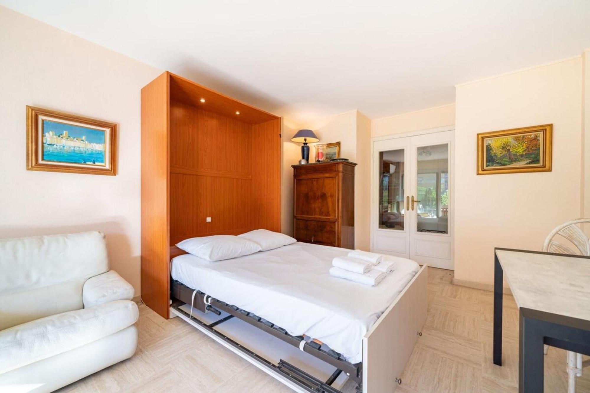 One Bedroom On The Garden Level Cannes